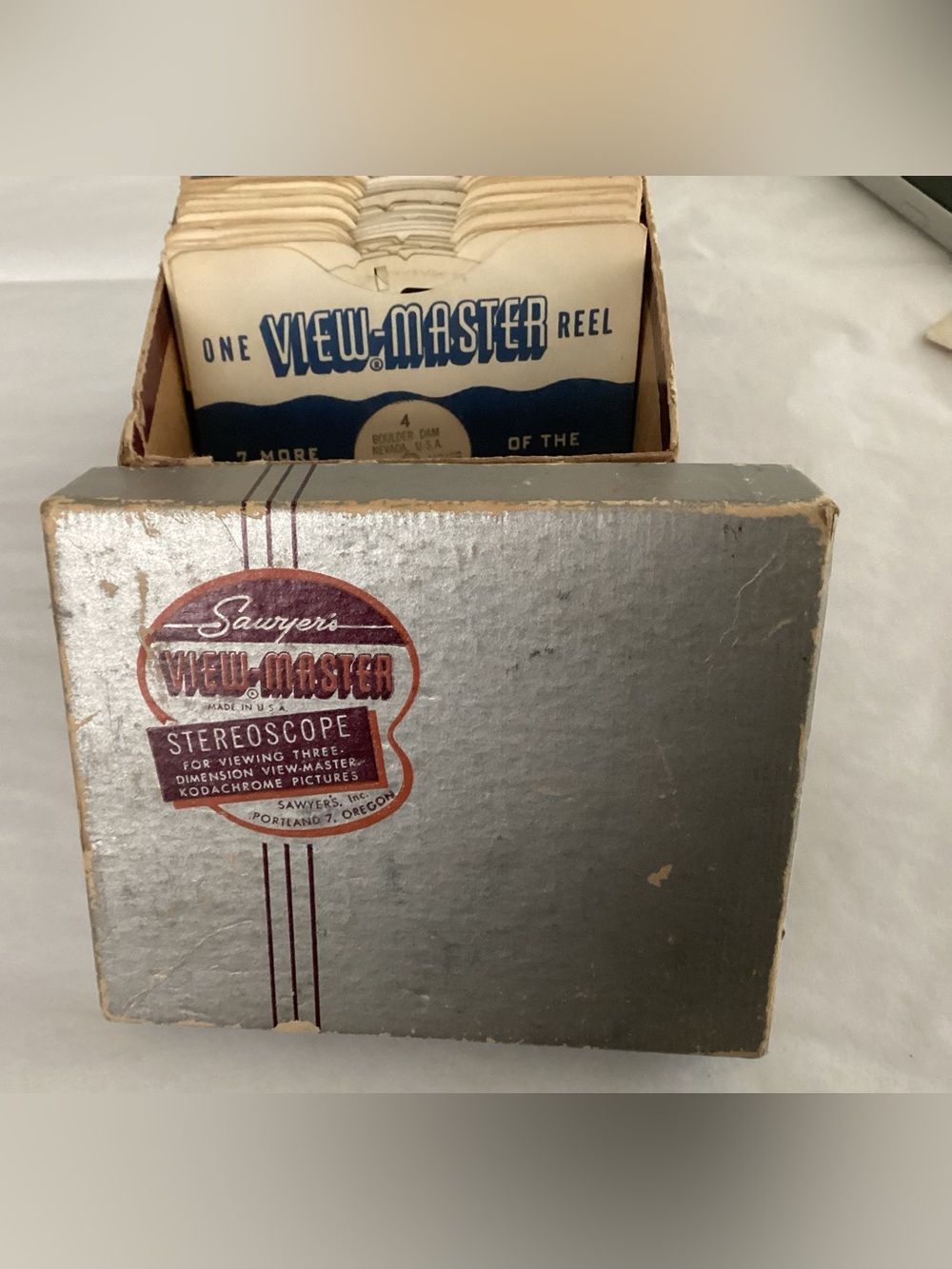 Vtg. Viewmaster Steroscope includes 47 disc’s.